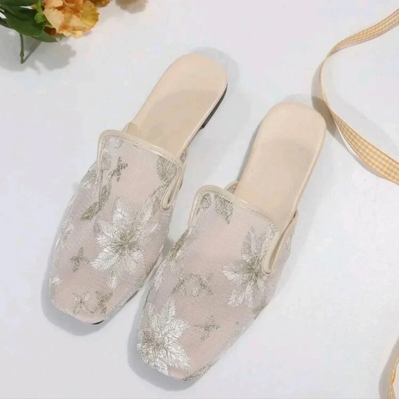 Women Floral Embroidered Mesh Panel Flat Mules - Picture 4 of 6